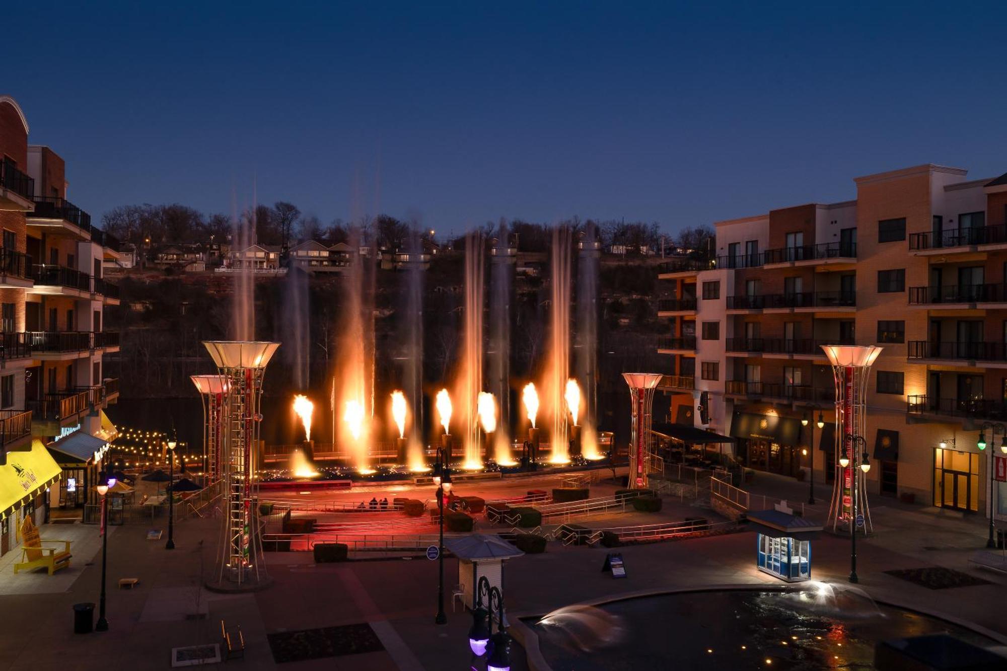 Hotel Hilton Promenade Branson Landing Exterior foto